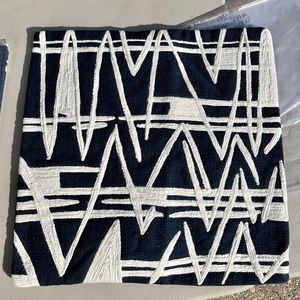 NWT - Pair (2) Woven NAVY MIDNIGHT Diamond Pillow Covers West Elm  20 x 20